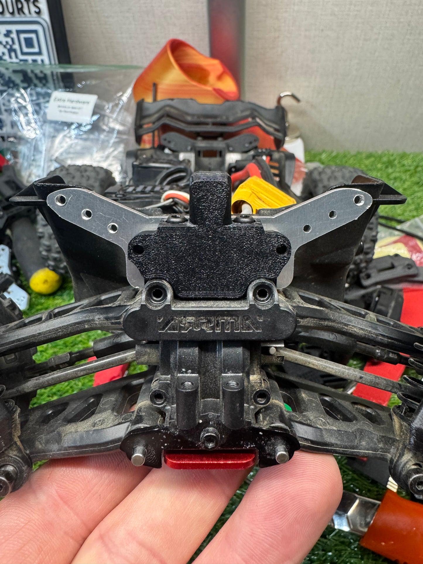 Mini Kraton Aluminum Shock Towers